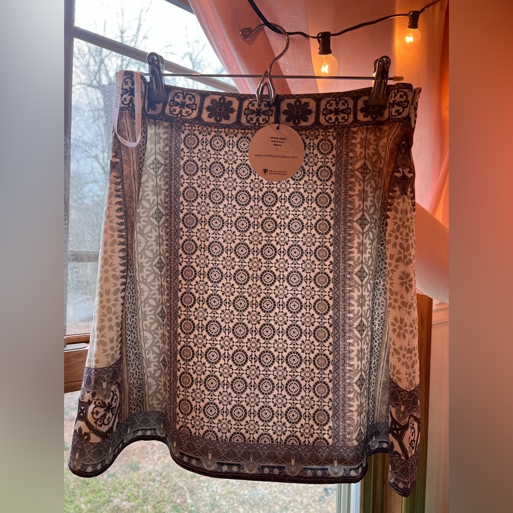 White fox boutique Arella skirt Sahara large